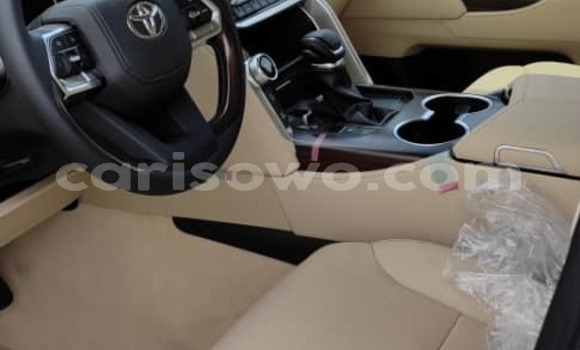 Ra Tuntun Toyota Land Cruiser Prado funfun Ọkọ̀ in Cotonou ni Benin Ra Tuntun Toyota Land Cruiser Prado funfun Ọkọ̀ in Cotonou ni Benin