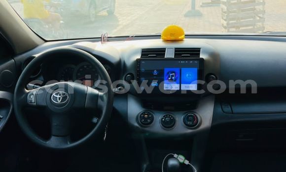 Sayi Na hannu Toyota RAV4 White Mota in Cotonou a Benin Sayi Na hannu Toyota RAV4 White Mota in Cotonou a Benin