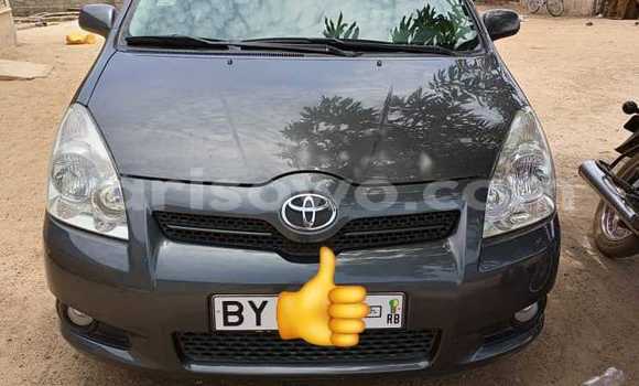 Acheter Occasion Voiture Toyota Corolla Verso Gris à Cotonou, Benin Acheter Occasion Voiture Toyota Corolla Verso Gris à Cotonou, Benin