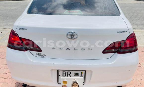 Ra Àlòkù Toyota Avalon funfun Ọkọ̀ in Cotonou ni Benin Ra Àlòkù Toyota Avalon funfun Ọkọ̀ in Cotonou ni Benin