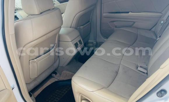 Ra Àlòkù Toyota Avalon funfun Ọkọ̀ in Cotonou ni Benin Ra Àlòkù Toyota Avalon funfun Ọkọ̀ in Cotonou ni Benin