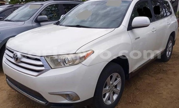 Sayi Imported Toyota Highlander White Mota in Cotonou a Benin Sayi Imported Toyota Highlander White Mota in Cotonou a Benin