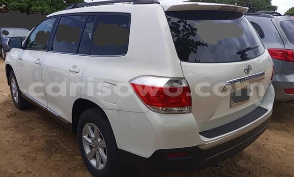 Sayi Imported Toyota Highlander White Mota in Cotonou a Benin Sayi Imported Toyota Highlander White Mota in Cotonou a Benin
