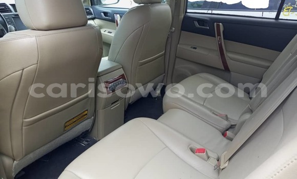 Sayi Imported Toyota Highlander White Mota in Cotonou a Benin Sayi Imported Toyota Highlander White Mota in Cotonou a Benin