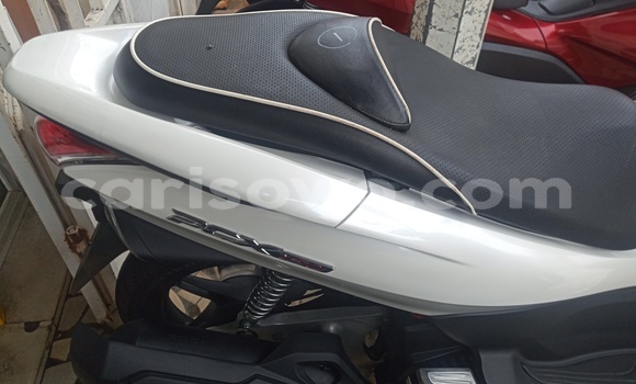 Acheter Occasion Moto Honda PCX Blanc à Cotonou, Benin Acheter Occasion Moto Honda PCX Blanc à Cotonou, Benin