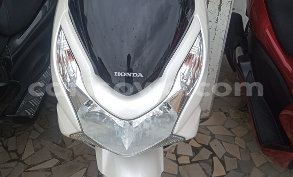 Acheter Occasion Moto Honda PCX Blanc à Cotonou, Benin Acheter Occasion Moto Honda PCX Blanc à Cotonou, Benin