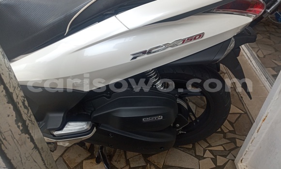 Acheter Occasion Moto Honda PCX Blanc à Cotonou, Benin Acheter Occasion Moto Honda PCX Blanc à Cotonou, Benin