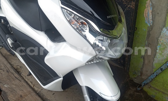 Ra Àlòkù Honda PCX funfun Mọto in Cotonou ni Benin