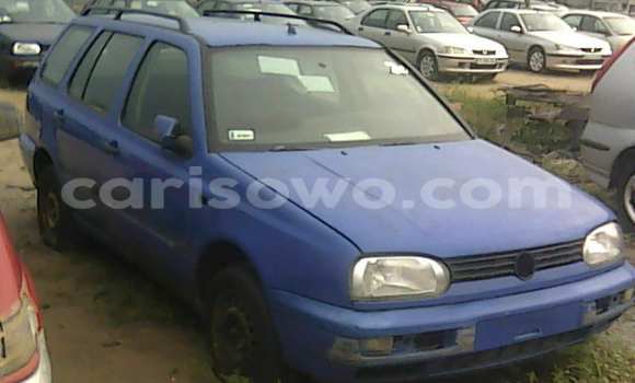 Acheter Occasion Voiture Volkswagen Passat Bleu à Porto Novo, Benin Acheter Occasion Voiture Volkswagen Passat Bleu à Porto Novo, Benin