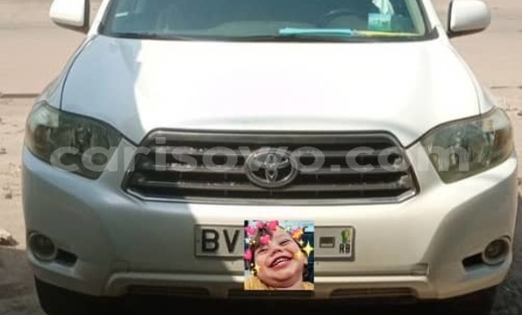 Sayi Na hannu Toyota Highlander White Mota in Abomey Calavi a Benin Sayi Na hannu Toyota Highlander White Mota in Abomey Calavi a Benin