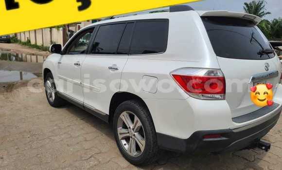 Buy Used Toyota Highlander White Car in Abomey Calavi in Benign Buy Used Toyota Highlander White Car in Abomey Calavi in Benign