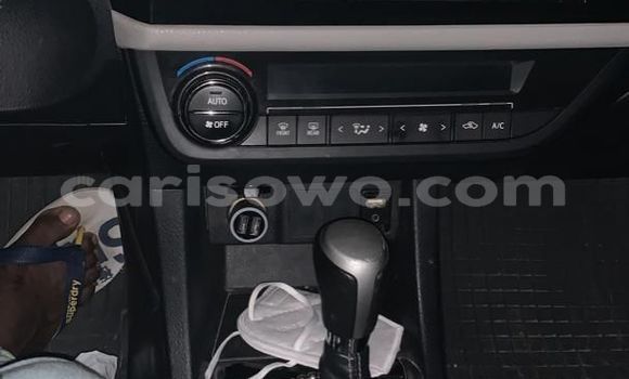 Sayi Na hannu Toyota Corolla II Azurfa Mota in Abomey Calavi a Benin Sayi Na hannu Toyota Corolla II Azurfa Mota in Abomey Calavi a Benin