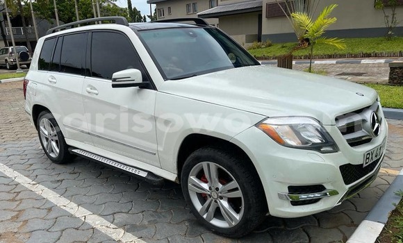 Sayi Na hannu Mercedes-Benz GLK–Class White Mota in Cotonou a Benin Sayi Na hannu Mercedes-Benz GLK–Class White Mota in Cotonou a Benin