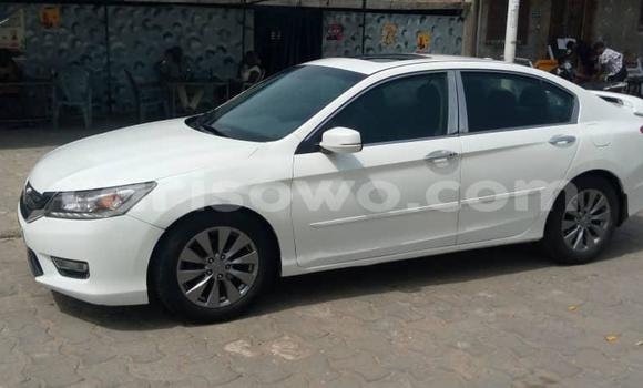 Sayi Na hannu Honda Accord White Mota in Abomey Calavi a Benin
