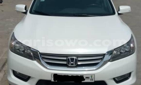 Sayi Na hannu Honda Accord White Mota in Abomey Calavi a Benin Sayi Na hannu Honda Accord White Mota in Abomey Calavi a Benin