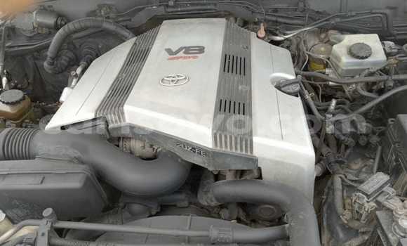 Sayi Na hannu Toyota Land Cruiser White Mota in Cotonou a Benin Sayi Na hannu Toyota Land Cruiser White Mota in Cotonou a Benin