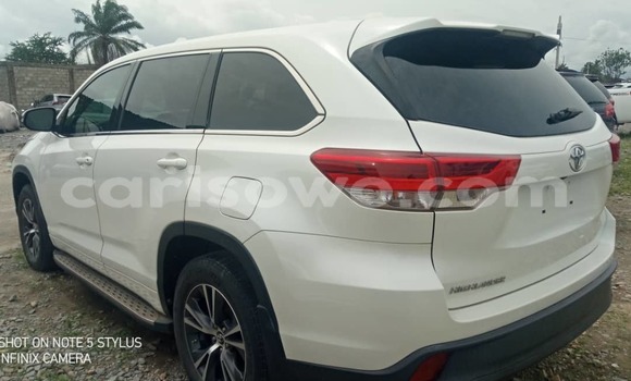 Sayi Imported Toyota Highlander White Mota in Cotonou a Benin Sayi Imported Toyota Highlander White Mota in Cotonou a Benin