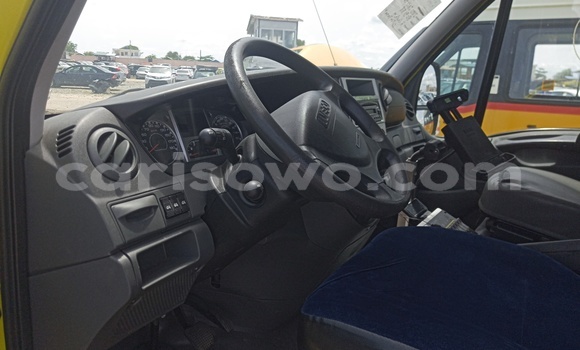 Acheter Occasion Voiture IVECO Massif Rouge à Cotonou, Benin Acheter Occasion Voiture IVECO Massif Rouge à Cotonou, Benin