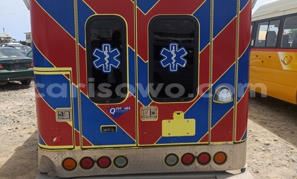 Acheter Occasion Voiture IVECO Massif Rouge à Cotonou, Benin Acheter Occasion Voiture IVECO Massif Rouge à Cotonou, Benin