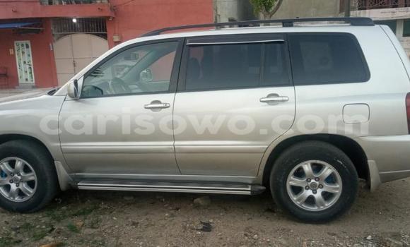Ra Àlòkù Toyota Highlander Silver Ọkọ̀ in Cotonou ni Benin Ra Àlòkù Toyota Highlander Silver Ọkọ̀ in Cotonou ni Benin