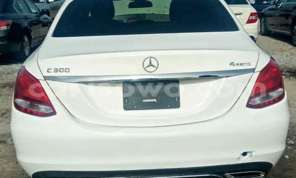 Sayi Imported Mercedes-Benz C-klasse White Mota in Cotonou a Benin Sayi Imported Mercedes-Benz C-klasse White Mota in Cotonou a Benin