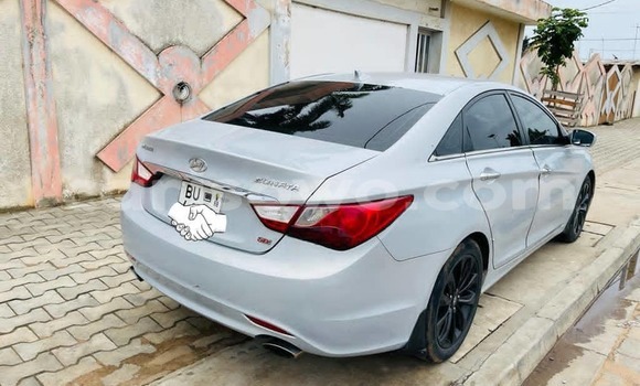 Sayi Na hannu Hyundai Sonata Azurfa Mota in Cotonou a Benin