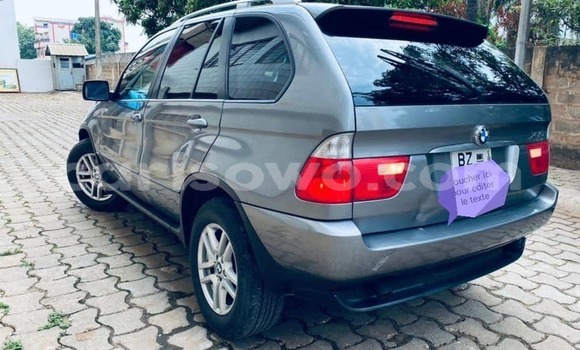 Ra Àlòkù BMW X5 Silver Ọkọ̀ in Abomey Calavi ni Benin Ra Àlòkù BMW X5 Silver Ọkọ̀ in Abomey Calavi ni Benin