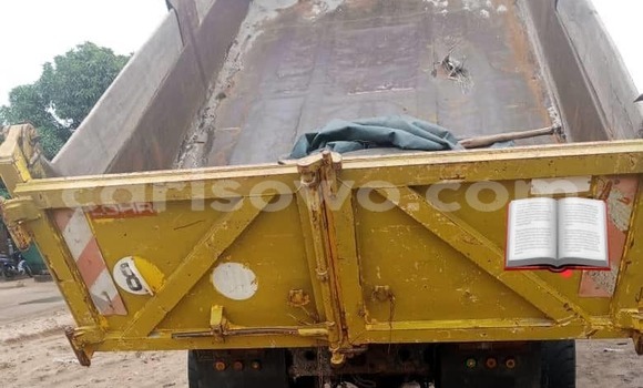 Ra Àlòkù Renault Titan Miiran Ọkọ̀ akẹ́rù ńlá in Cotonou ni Benin Ra Àlòkù Renault Titan Miiran Ọkọ̀ akẹ́rù ńlá in Cotonou ni Benin