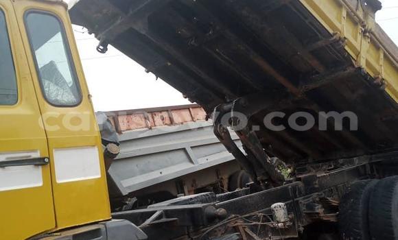 Ra Àlòkù Renault Titan Miiran Ọkọ̀ akẹ́rù ńlá in Cotonou ni Benin Ra Àlòkù Renault Titan Miiran Ọkọ̀ akẹ́rù ńlá in Cotonou ni Benin