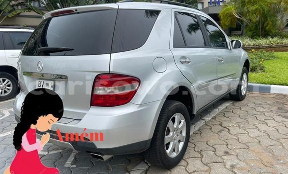 Ra Àlòkù Mercedes-Benz ML–Class Silver Ọkọ̀ in Cotonou ni Benin Ra Àlòkù Mercedes-Benz ML–Class Silver Ọkọ̀ in Cotonou ni Benin