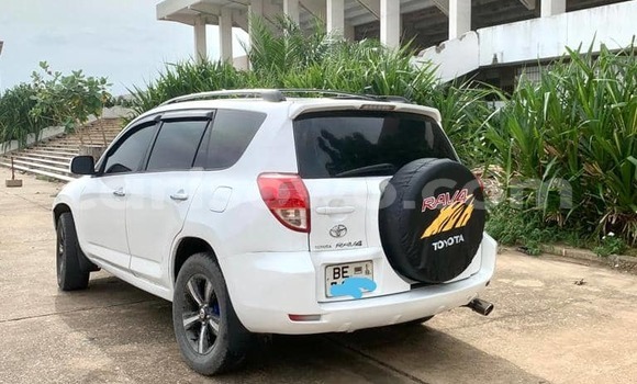 Buy Used Toyota RAV4 White Car in Abomey Calavi in Benign Buy Used Toyota RAV4 White Car in Abomey Calavi in Benign