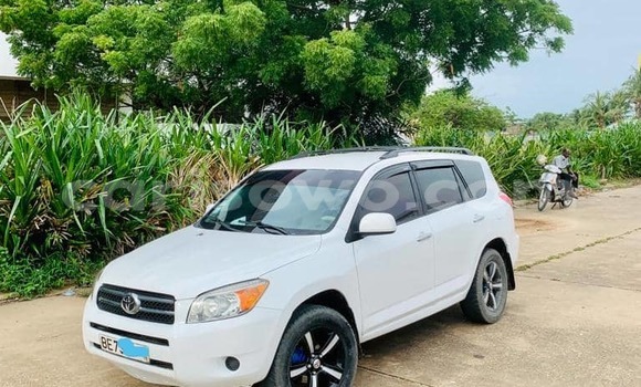 Buy Used Toyota RAV4 White Car in Abomey Calavi in Benign Buy Used Toyota RAV4 White Car in Abomey Calavi in Benign