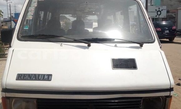 Sayi Na hannu Renault Trafic Azurfa Mota in Cotonou a Benin