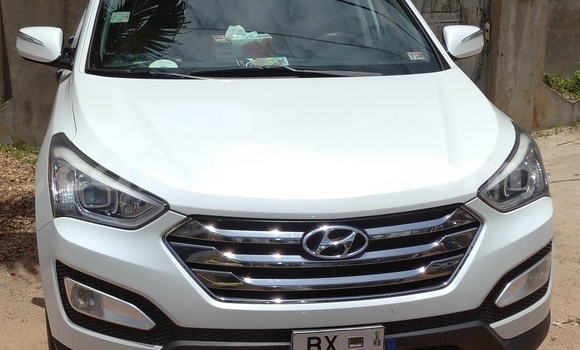 Ra Àlòkù Hyundai Santa Fe funfun Ọkọ̀ in Porto Novo ni Benin
