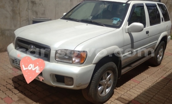 Sayi Na hannu Nissan Pathfinder White Mota in Porto Novo a Benin