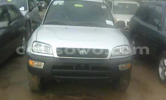 Acheter Occasion Voiture Toyota RAV4 Gris à Porto Novo, Benin Acheter Occasion Voiture Toyota RAV4 Gris à Porto Novo, Benin