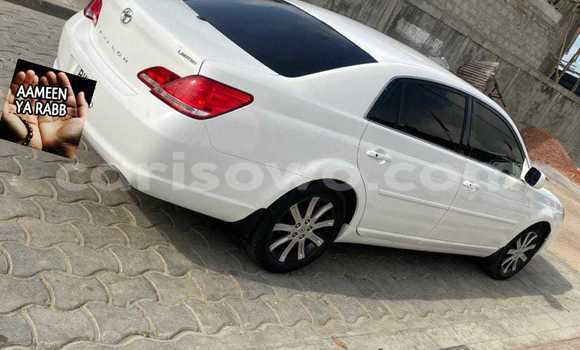 Ra Àlòkù Toyota Avalon funfun Ọkọ̀ in Cotonou ni Benin