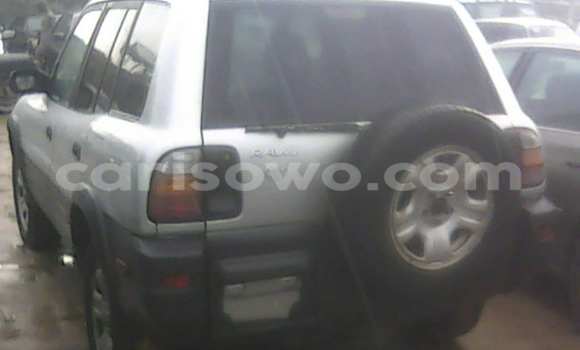 Acheter Occasion Voiture Toyota RAV4 Gris à Porto Novo, Benin Acheter Occasion Voiture Toyota RAV4 Gris à Porto Novo, Benin