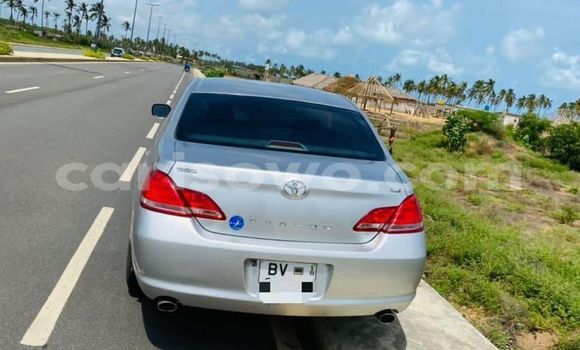 Sayi Na hannu Toyota Avalon Azurfa Mota in Cotonou a Benin