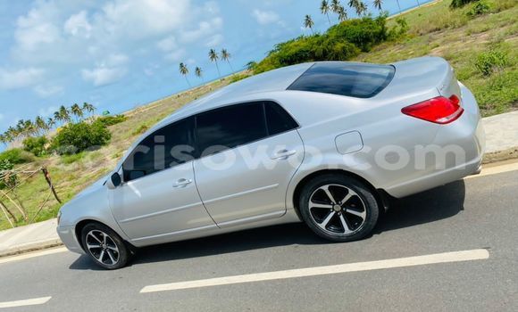 Sayi Na hannu Toyota Avalon Azurfa Mota in Cotonou a Benin Sayi Na hannu Toyota Avalon Azurfa Mota in Cotonou a Benin