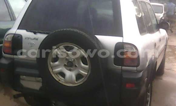 Acheter Occasion Voiture Toyota RAV4 Gris à Porto Novo, Benin Acheter Occasion Voiture Toyota RAV4 Gris à Porto Novo, Benin