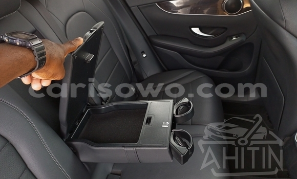 Sayi Na hannu Mercedes-Benz GLC Azurfa Mota in Cotonou a Benin Sayi Na hannu Mercedes-Benz GLC Azurfa Mota in Cotonou a Benin