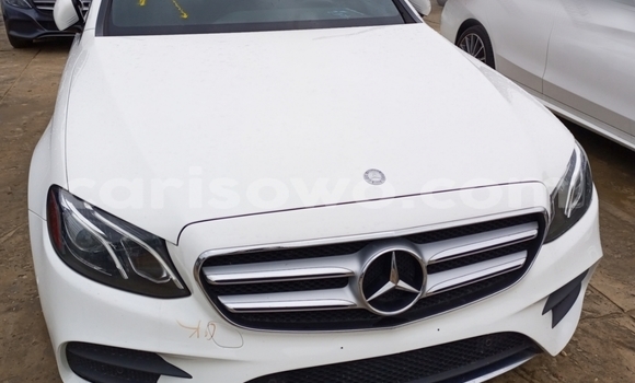 Sayi Na hannu Mercedes-Benz E–Class White Mota in Cotonou a Benin Sayi Na hannu Mercedes-Benz E–Class White Mota in Cotonou a Benin