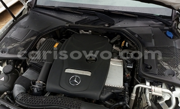 Sayi Na hannu Mercedes-Benz E–Class White Mota in Cotonou a Benin Sayi Na hannu Mercedes-Benz E–Class White Mota in Cotonou a Benin