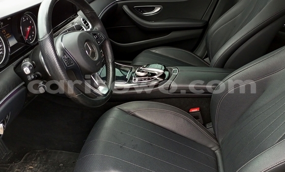 Sayi Na hannu Mercedes-Benz E–Class White Mota in Cotonou a Benin Sayi Na hannu Mercedes-Benz E–Class White Mota in Cotonou a Benin