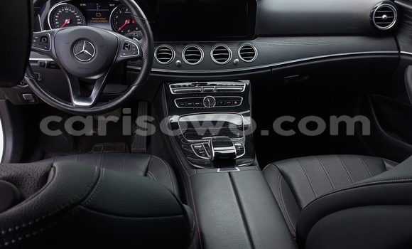 Sayi Na hannu Mercedes-Benz E–Class White Mota in Cotonou a Benin Sayi Na hannu Mercedes-Benz E–Class White Mota in Cotonou a Benin