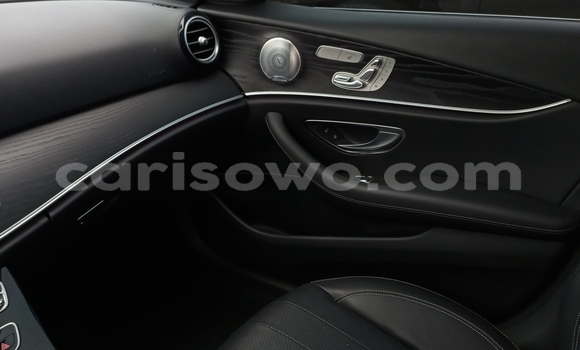 Sayi Na hannu Mercedes-Benz E–Class White Mota in Cotonou a Benin Sayi Na hannu Mercedes-Benz E–Class White Mota in Cotonou a Benin