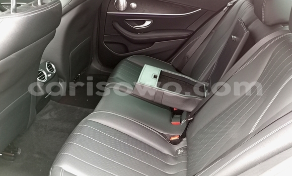 Sayi Na hannu Mercedes-Benz E–Class White Mota in Cotonou a Benin Sayi Na hannu Mercedes-Benz E–Class White Mota in Cotonou a Benin