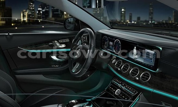 Sayi Na hannu Mercedes-Benz E–Class White Mota in Cotonou a Benin Sayi Na hannu Mercedes-Benz E–Class White Mota in Cotonou a Benin