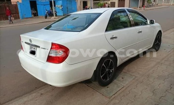 Ra Àlòkù Toyota Camry funfun Ọkọ̀ in Cotonou ni Benin Ra Àlòkù Toyota Camry funfun Ọkọ̀ in Cotonou ni Benin